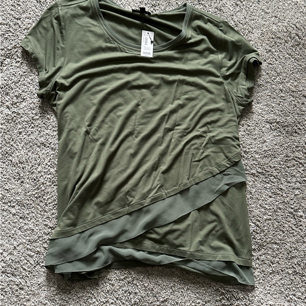 Nwt olive green tee with tulip trim - size xl